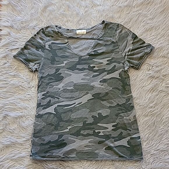 T.l.a anthropologie‎ womens Green camouflage cut out front tshirt size xs - Picture 1 of 5